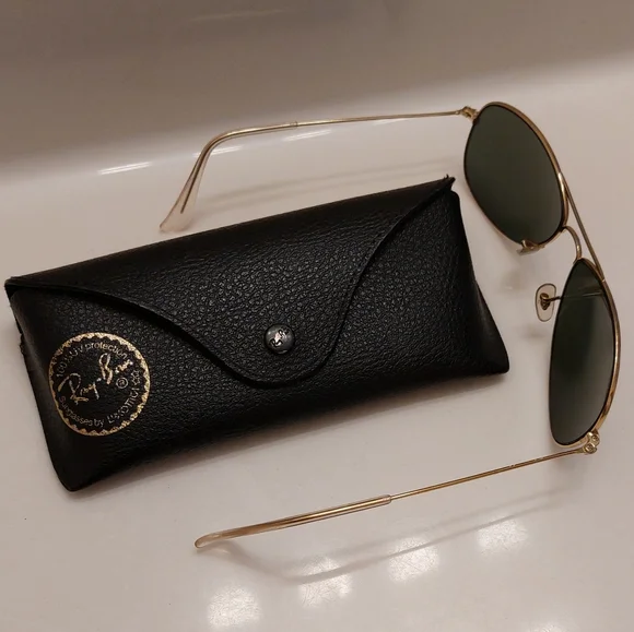 Ray-Ban Aviator Sunglasses with Case - Picture 3 of 3